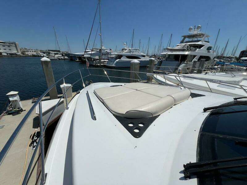 2001 Neptunus 56 Flybridge- Bow