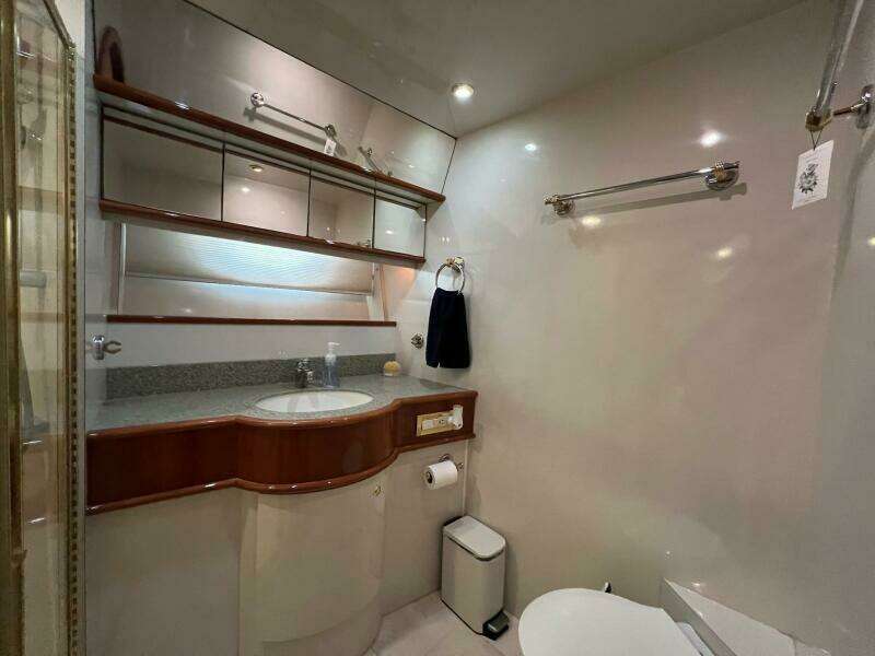 2001 Neptunus 56 Flybridge- MSTR Head