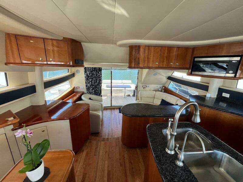 2001 Neptunus 56 Flybridge- Salon 