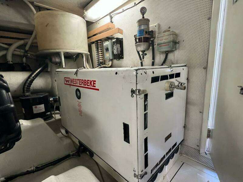 2001 Neptunus 56 Flybridge- Engine Room