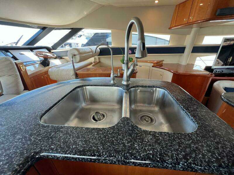 2001 Neptunus 56 Flybridge- Galley 