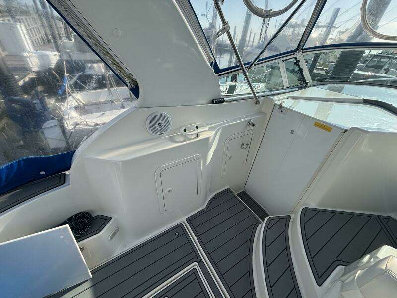 28ft Cruisers Yachts Yacht For Sale