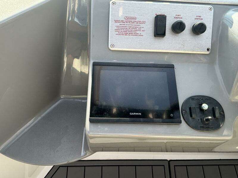 28ft Cruisers Yachts Yacht For Sale