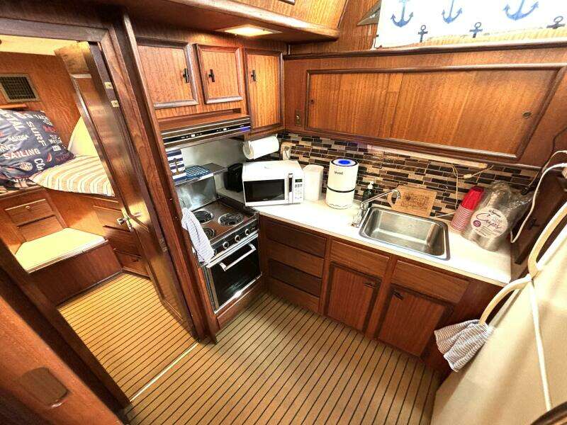 How Soon Is Now  43ft Hatteras Yacht For Sale