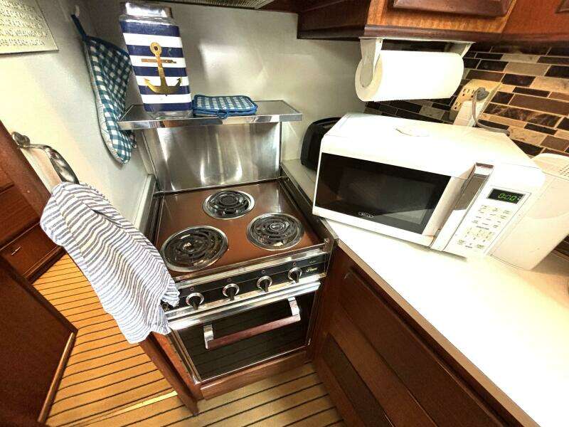 How Soon Is Now  43ft Hatteras Yacht For Sale