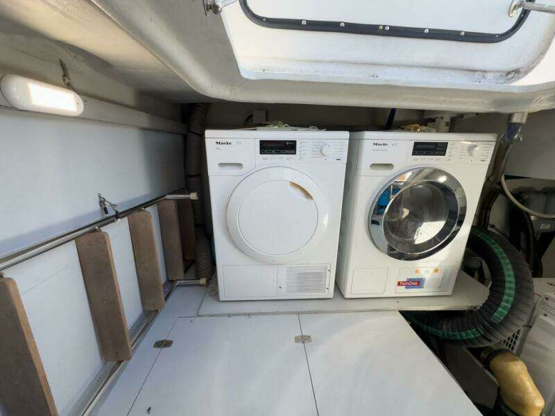 ONENESS 67ft Fountaine Pajot Yacht For Sale