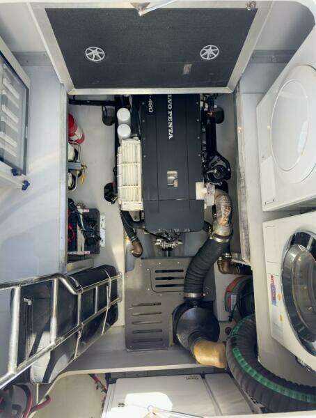 ONENESS 67ft Fountaine Pajot Yacht For Sale