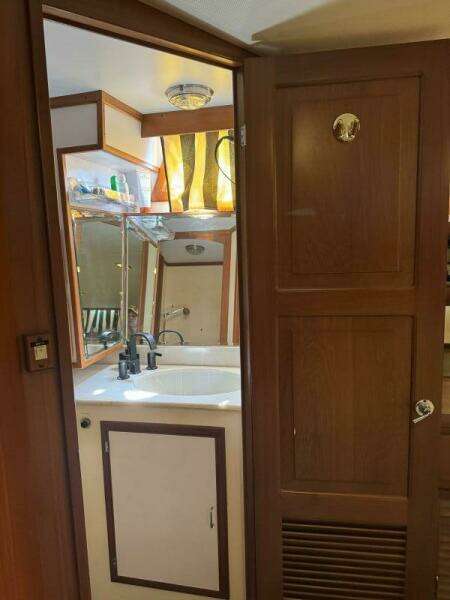 Aft sink