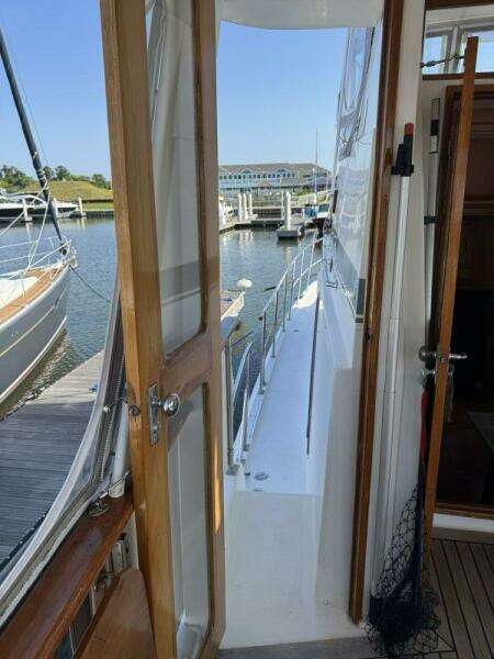 Andiamo 43ft Marine Trader Yacht For Sale
