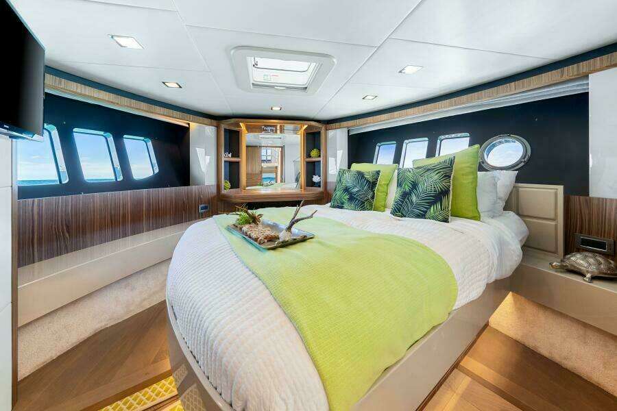 2018 Absolute 60 Flybridge 'Mama's House'