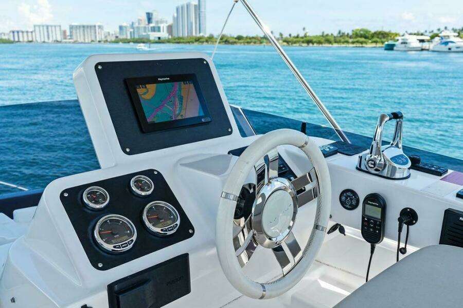 ROMA  43ft Azimut Yacht For Sale