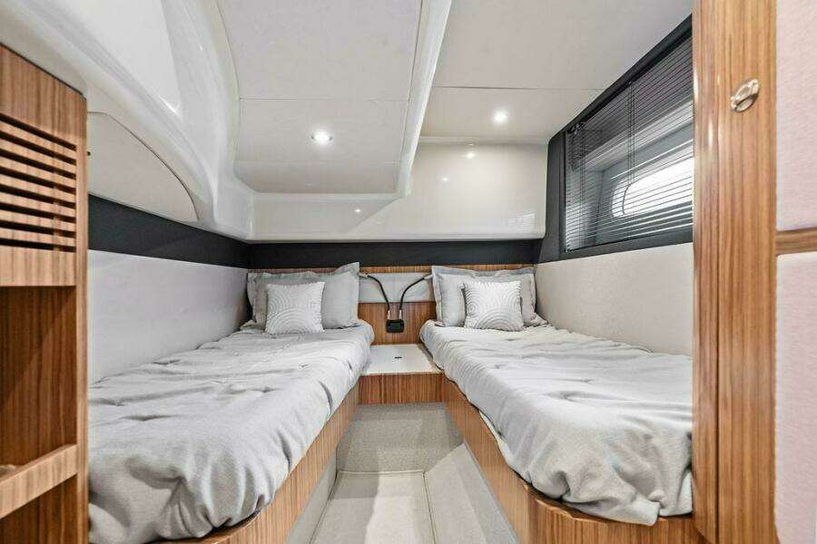 ROMA  43ft Azimut Yacht For Sale