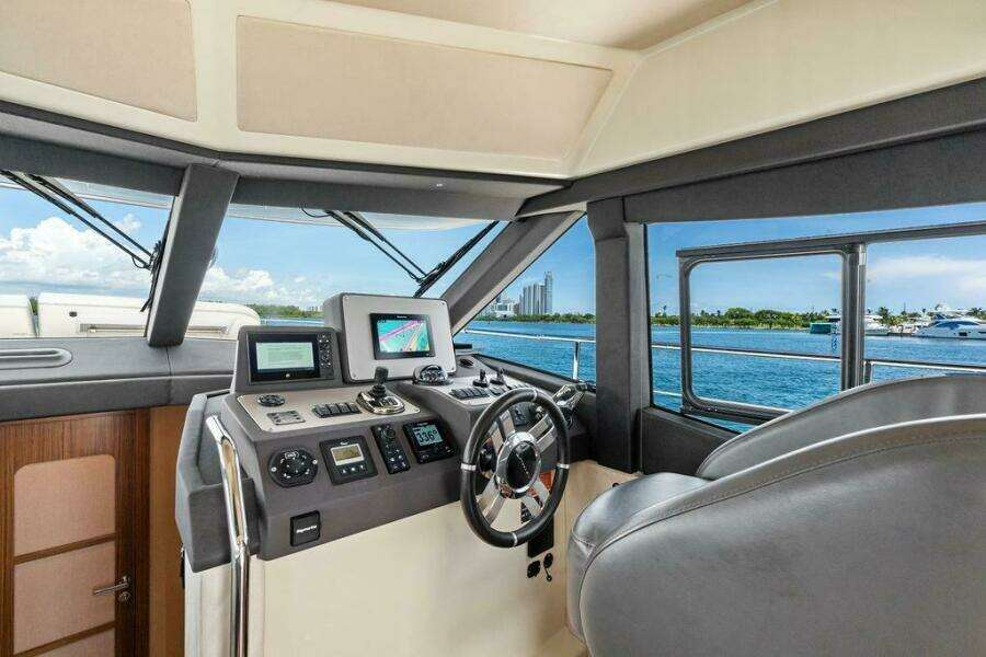 ROMA  43ft Azimut Yacht For Sale