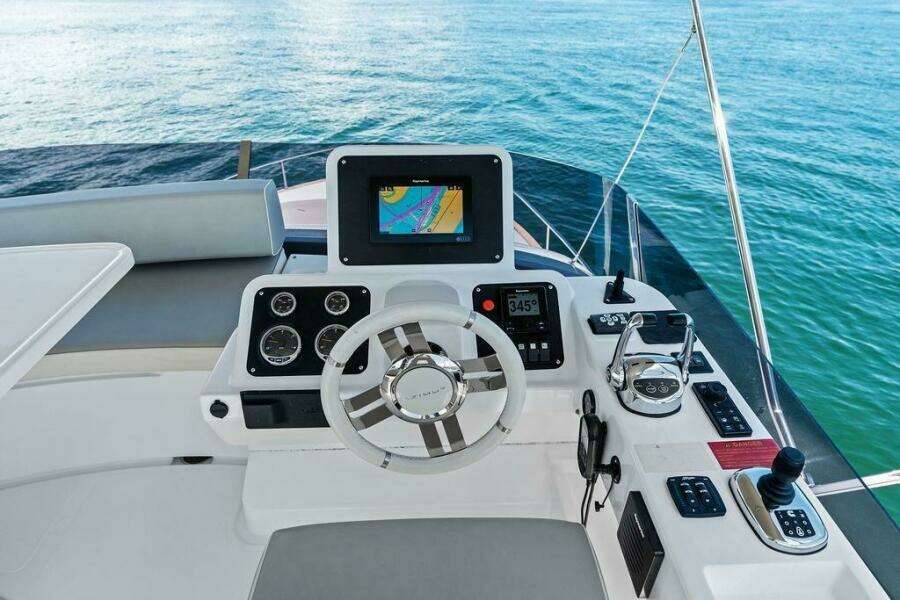 ROMA  43ft Azimut Yacht For Sale