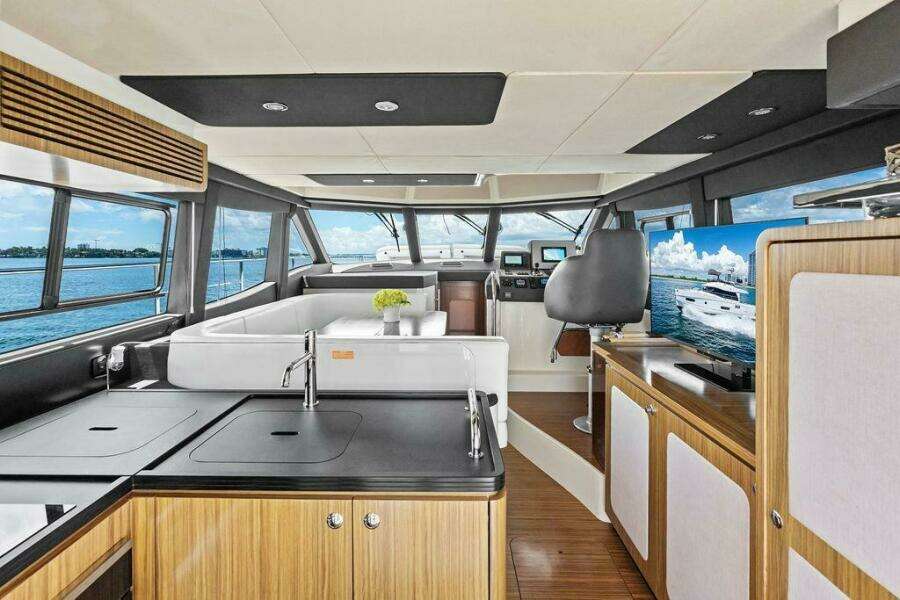 ROMA  43ft Azimut Yacht For Sale