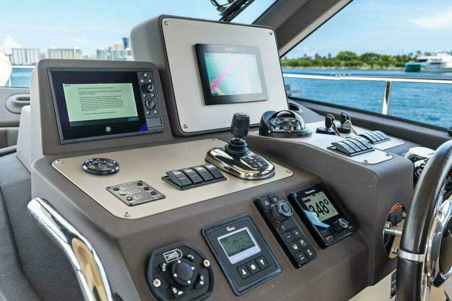 ROMA  43ft Azimut Yacht For Sale