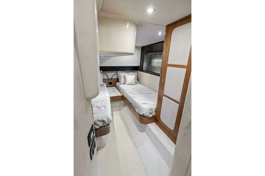 ROMA  43ft Azimut Yacht For Sale