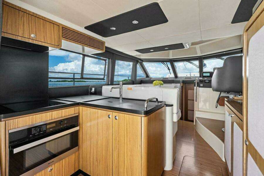 ROMA  43ft Azimut Yacht For Sale