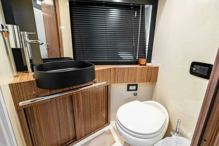 ROMA  43ft Azimut Yacht For Sale