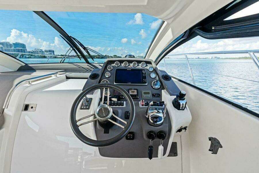 28ft Azimut Yacht For Sale