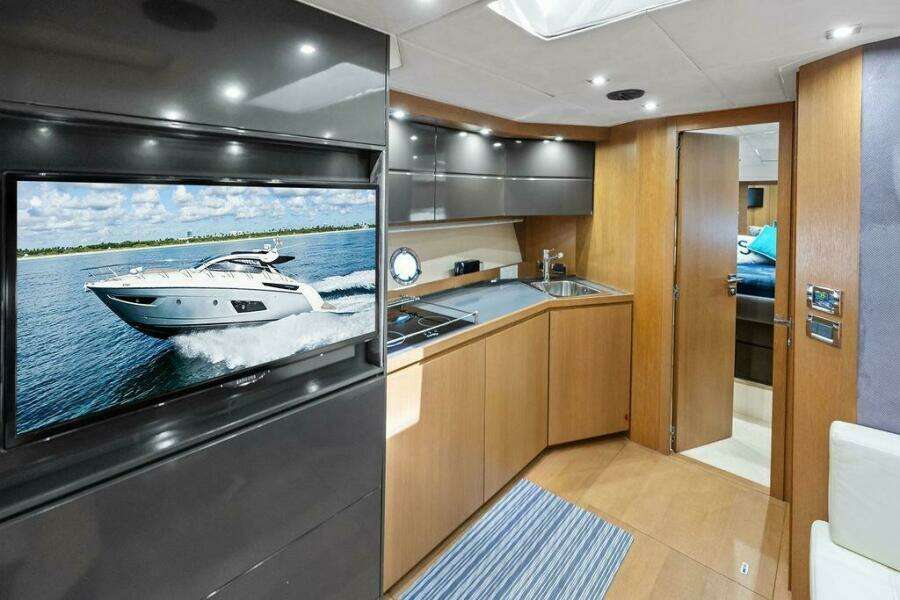 28ft Azimut Yacht For Sale