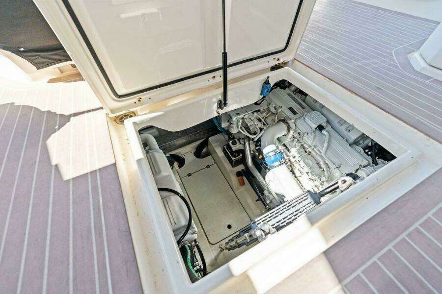 28ft Azimut Yacht For Sale