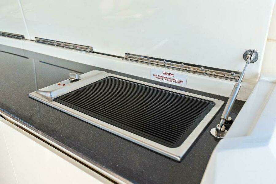 28ft Azimut Yacht For Sale