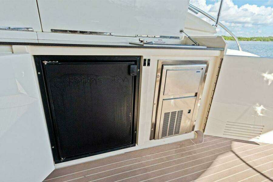 28ft Azimut Yacht For Sale