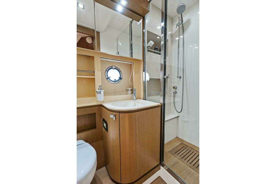 28ft Azimut Yacht For Sale