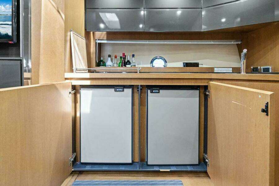 28ft Azimut Yacht For Sale
