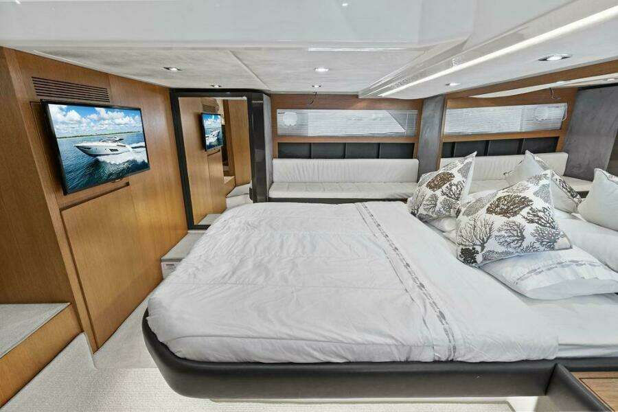 28ft Azimut Yacht For Sale