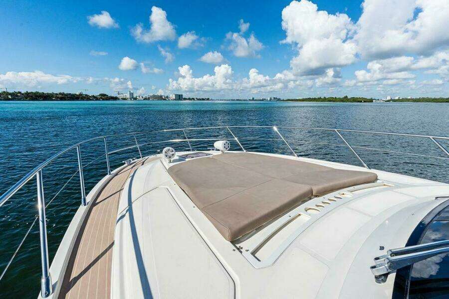28ft Azimut Yacht For Sale