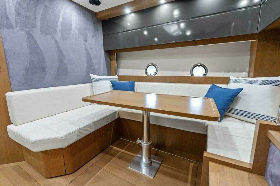 28ft Azimut Yacht For Sale