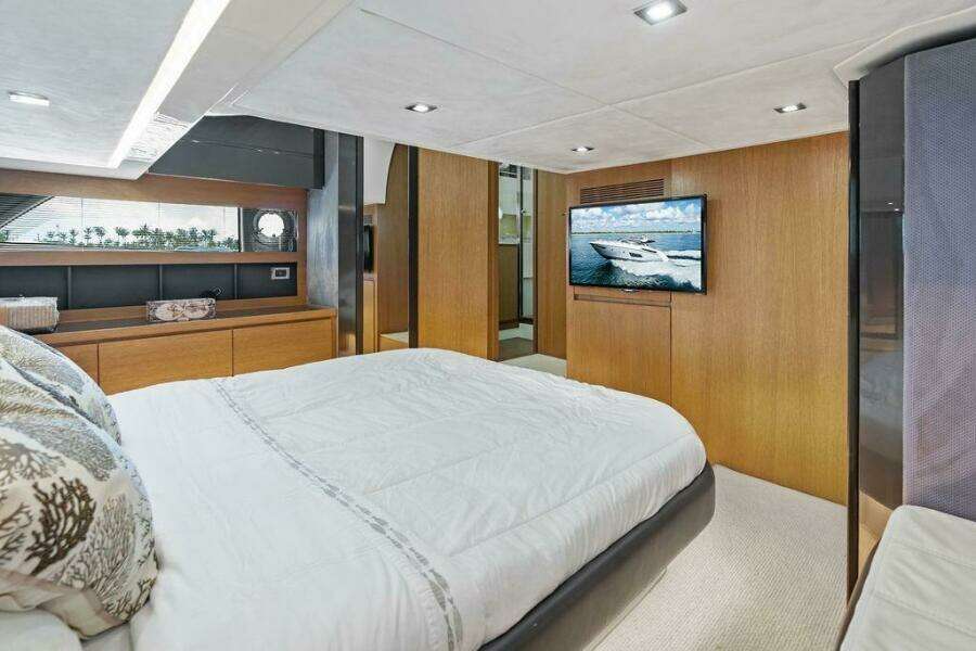 28ft Azimut Yacht For Sale