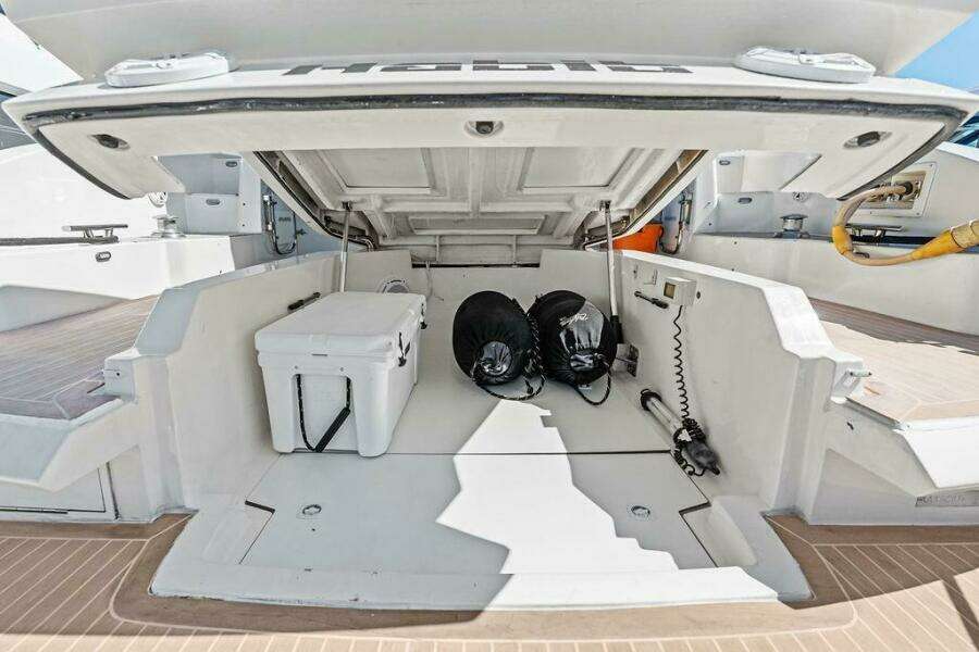 28ft Azimut Yacht For Sale