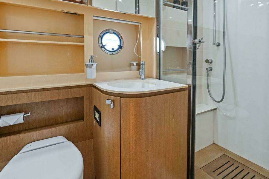 28ft Azimut Yacht For Sale