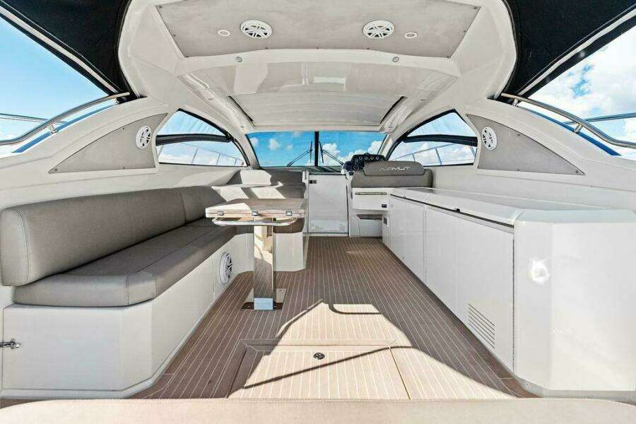 28ft Azimut Yacht For Sale