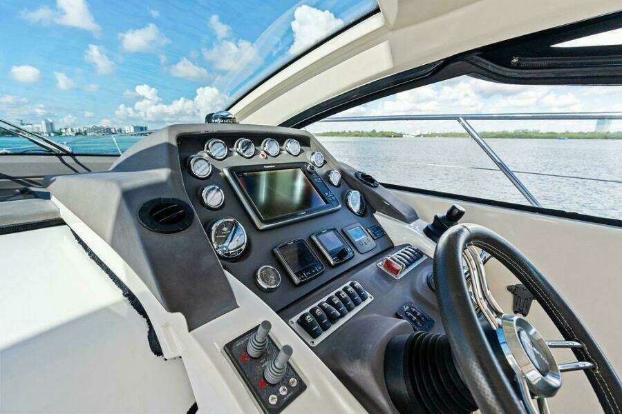 28ft Azimut Yacht For Sale