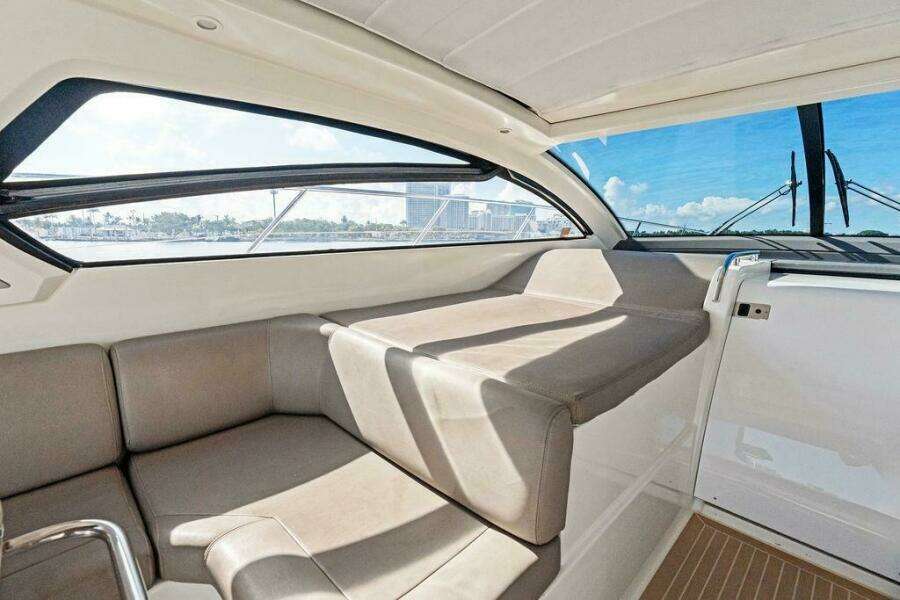 28ft Azimut Yacht For Sale