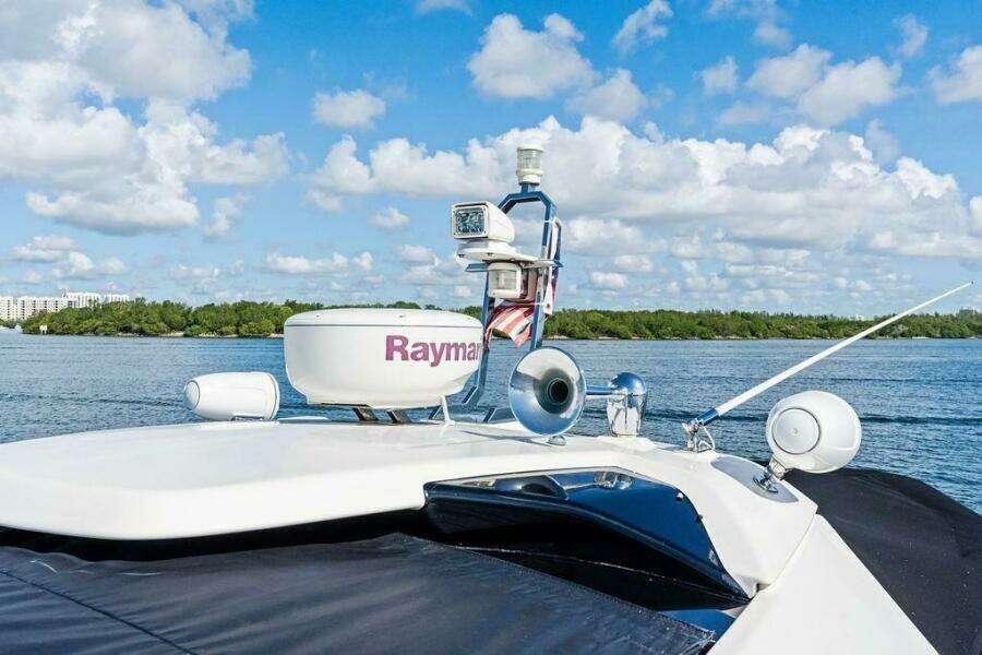 28ft Azimut Yacht For Sale