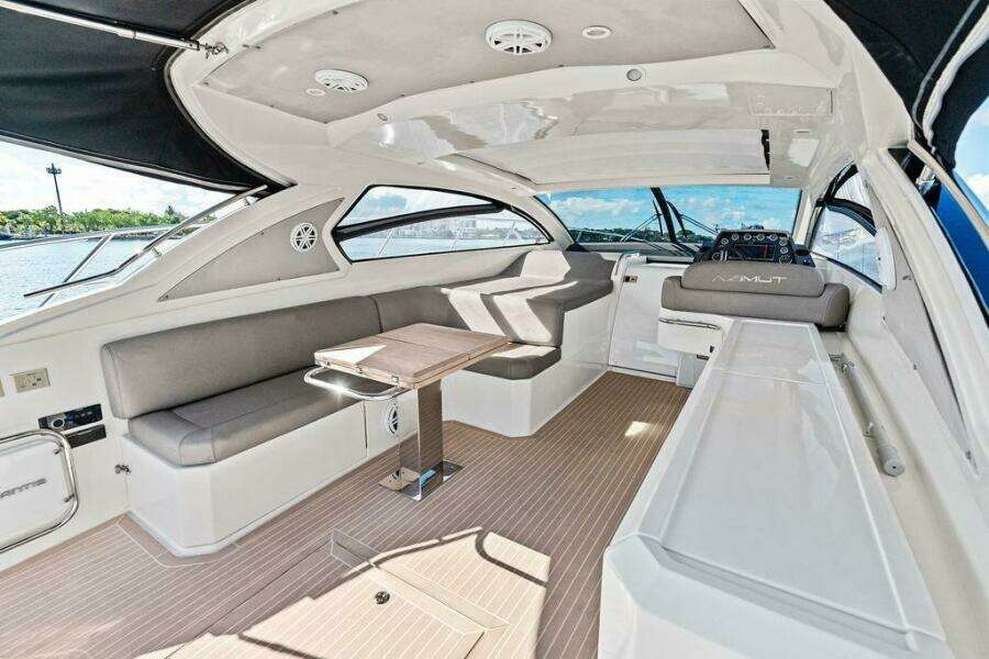 28ft Azimut Yacht For Sale