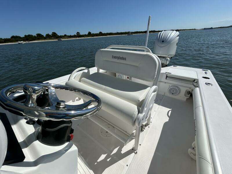 24ft Everglades Yacht For Sale