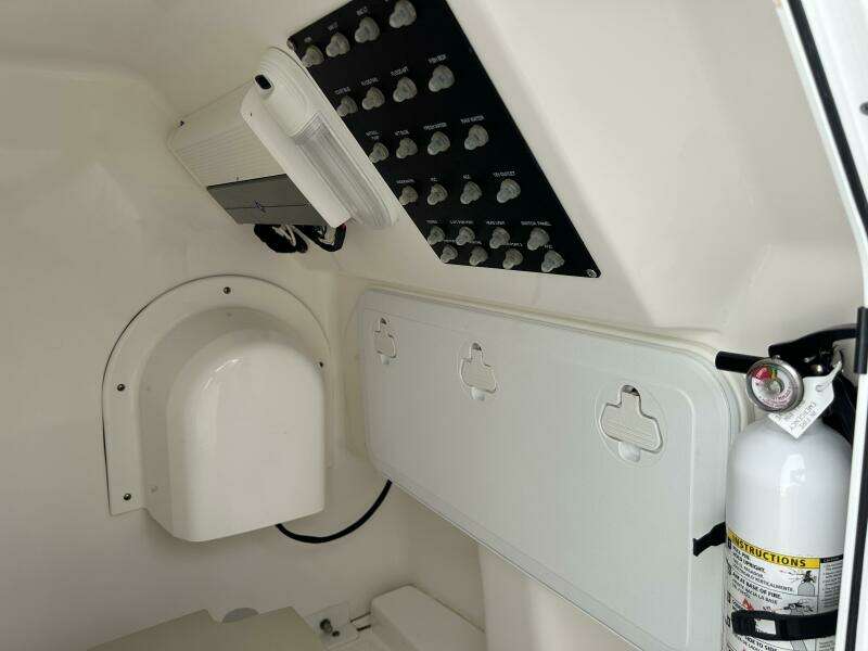 24ft Everglades Yacht For Sale