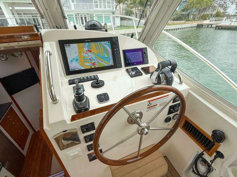 Noble Grace 43ft MJM Yacht For Sale