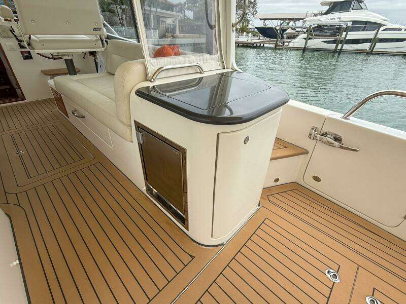 Noble Grace 43ft MJM Yacht For Sale