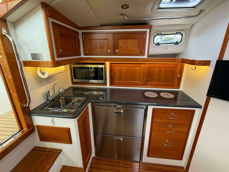Noble Grace 43ft MJM Yacht For Sale