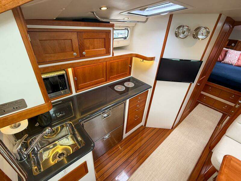 Noble Grace 43ft MJM Yacht For Sale