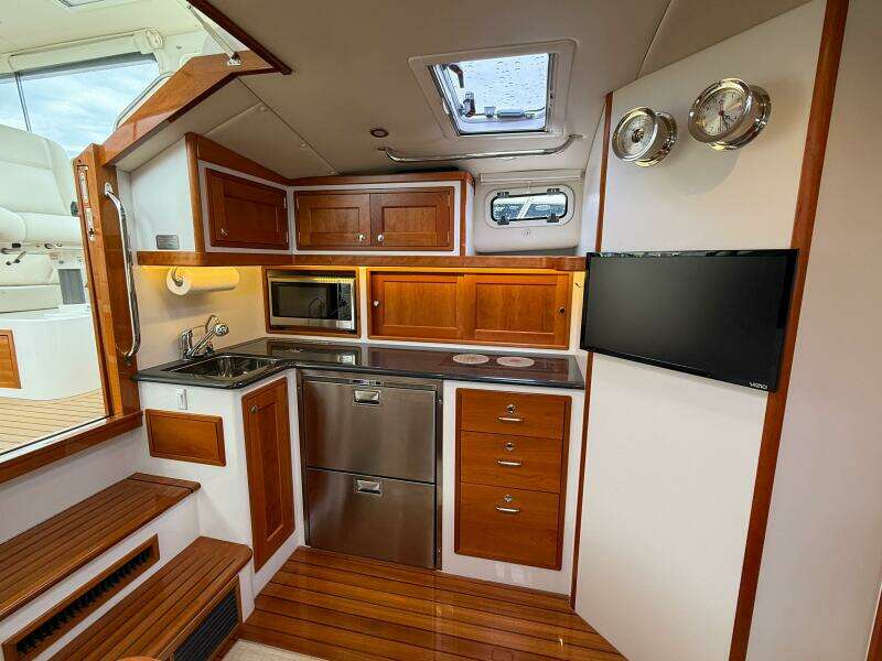 Noble Grace 43ft MJM Yacht For Sale