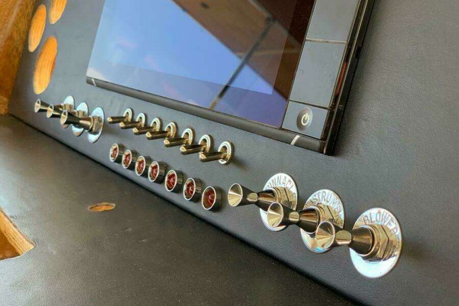 New School 57ft Chris Craft Yacht For Sale New School 57ft Chris Craft Yacht For Sale