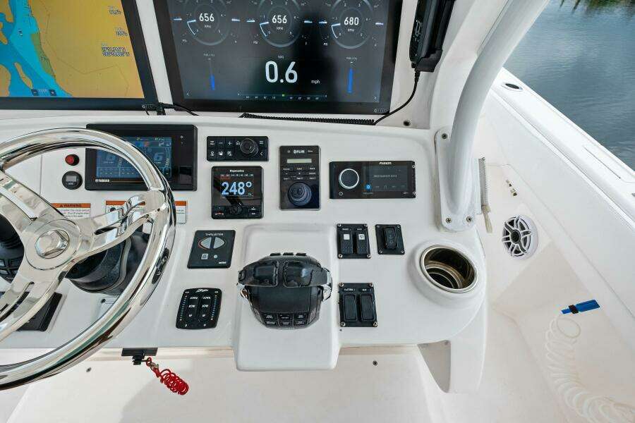 2020 Intrepid 400 CC - Helm and Electronics
